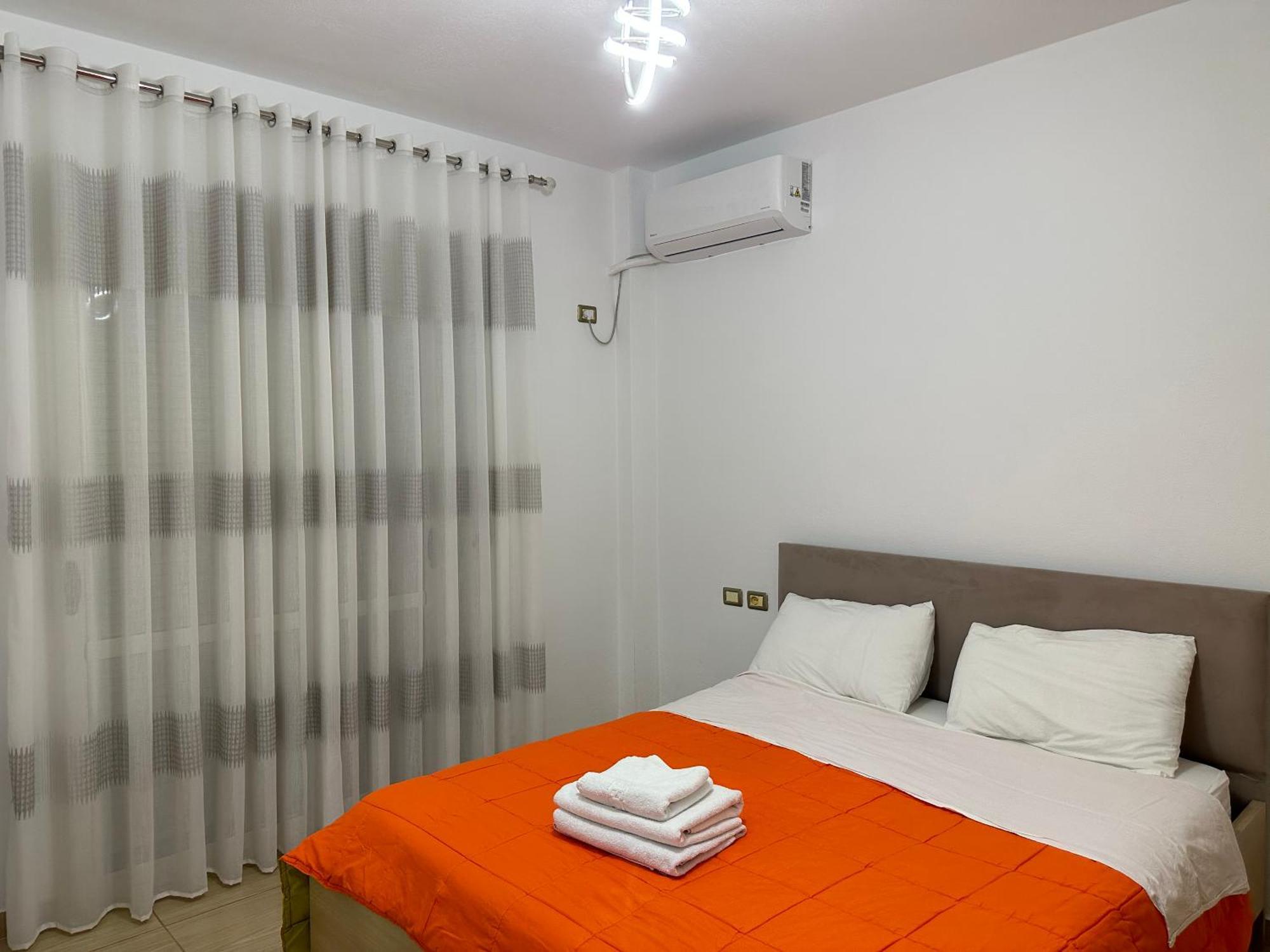 Shell 2 Appartement Golem (Tirana)