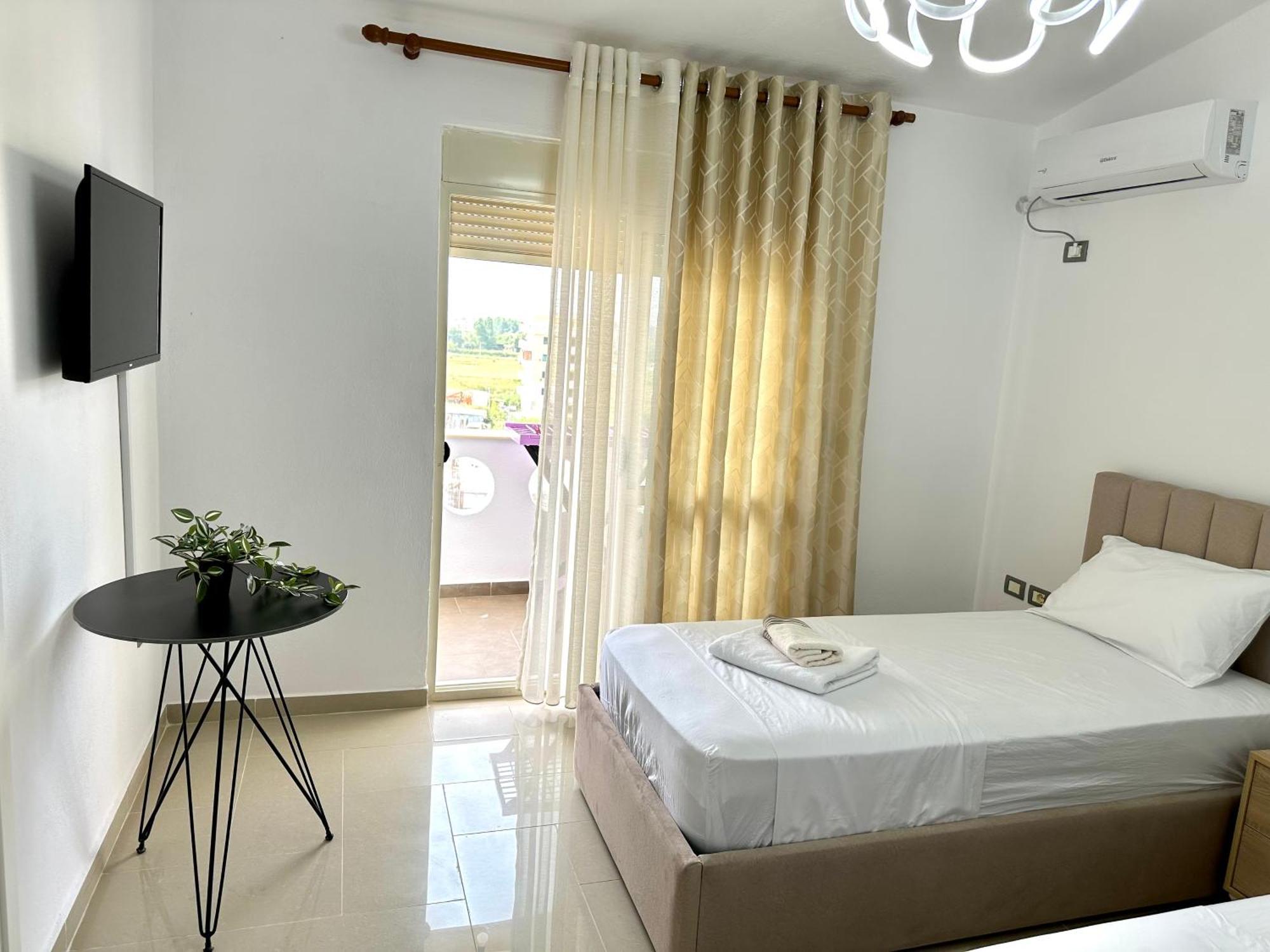 Shell 2 Appartement Golem (Tirana)