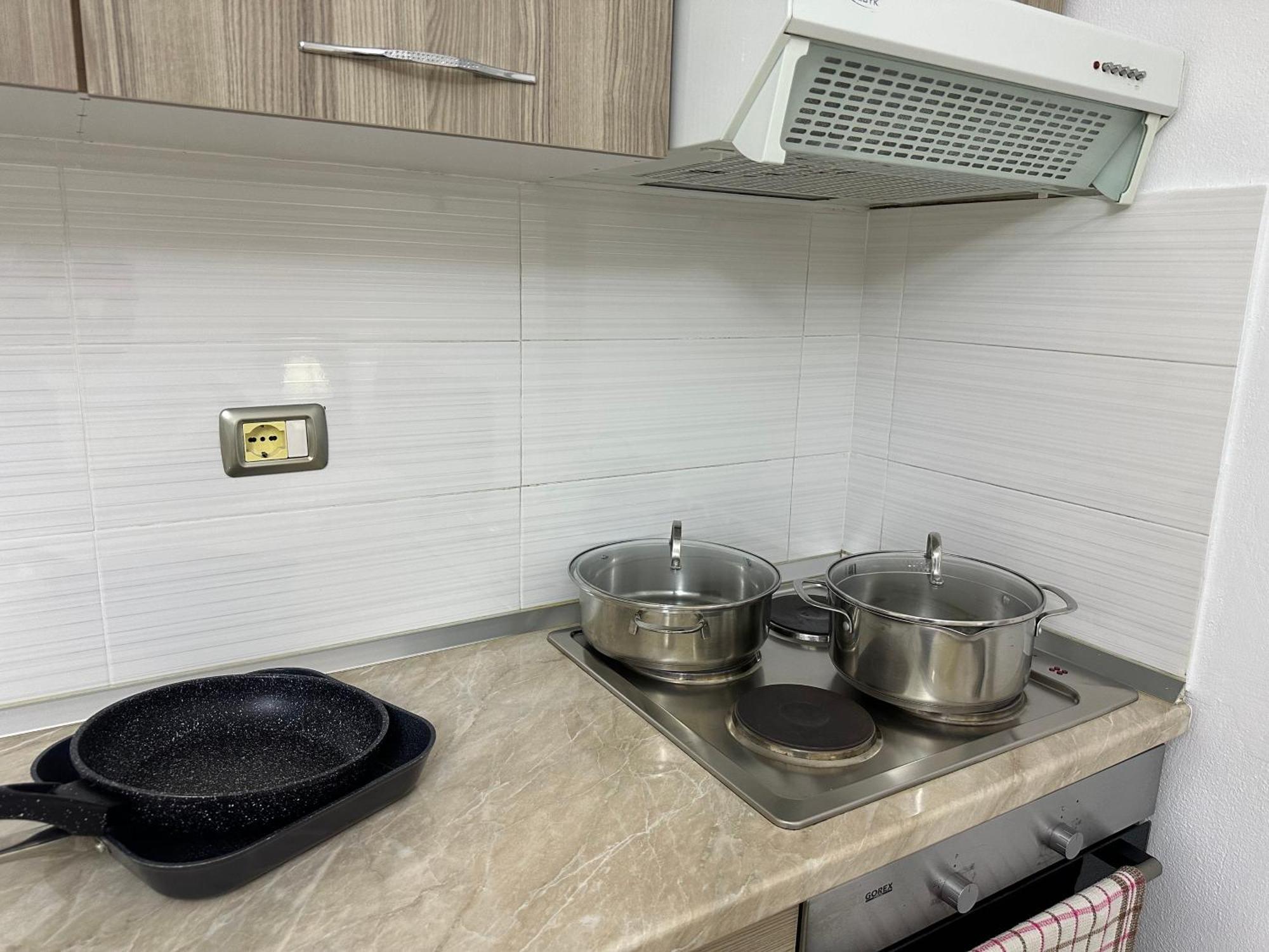 Shell 2 Appartement Golem (Tirana)
