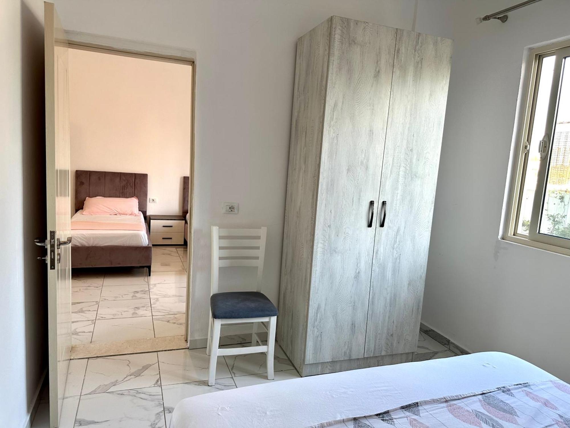 Shell 2 Appartement Golem (Tirana)